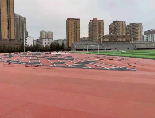 1711070129139477.png 諸暨學(xué)校運(yùn)動(dòng)場塑膠跑道材料